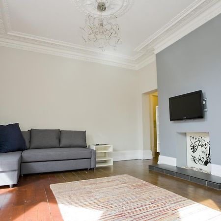 Large 2 Bedroom Apt - Near Beach - Free Parking 본머스 외부 사진