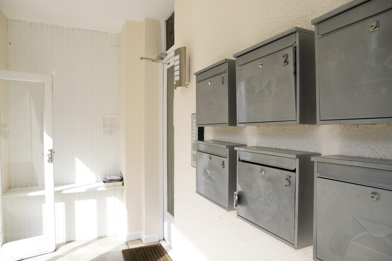 Large 2 Bedroom Apt - Near Beach - Free Parking 본머스 외부 사진